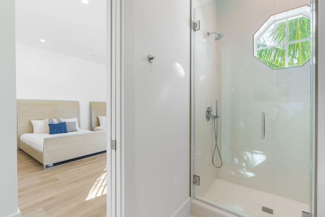 For Rent: $14,750 (3 beds, 3 baths, 2596 Square Feet)