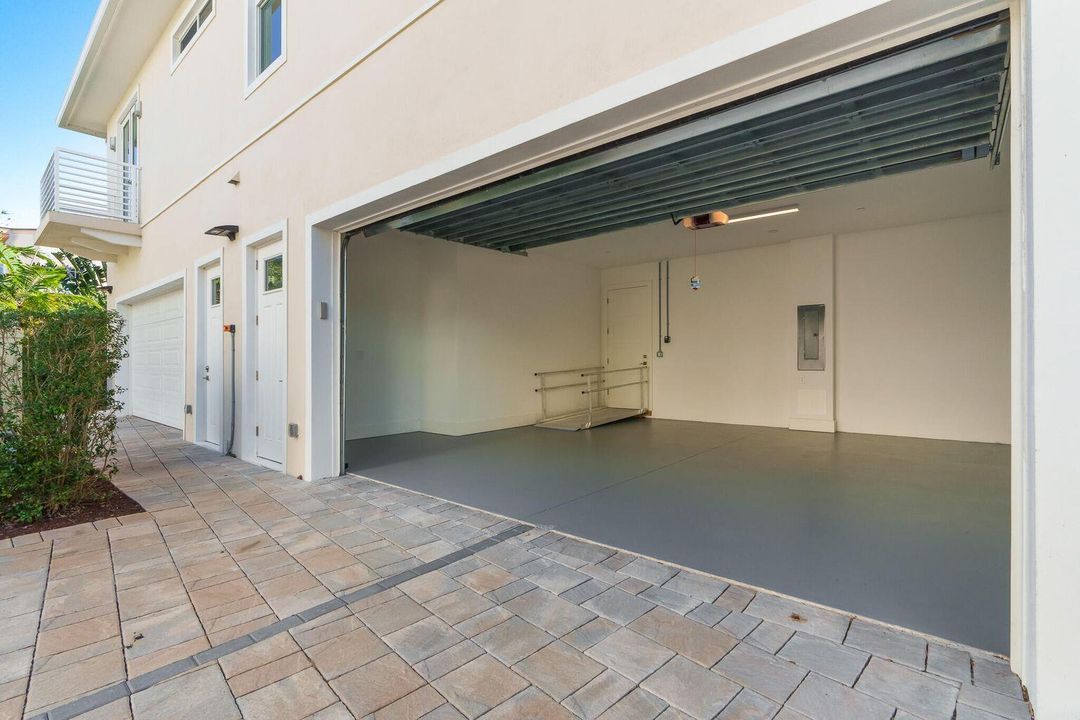 For Rent: $14,750 (3 beds, 3 baths, 2596 Square Feet)