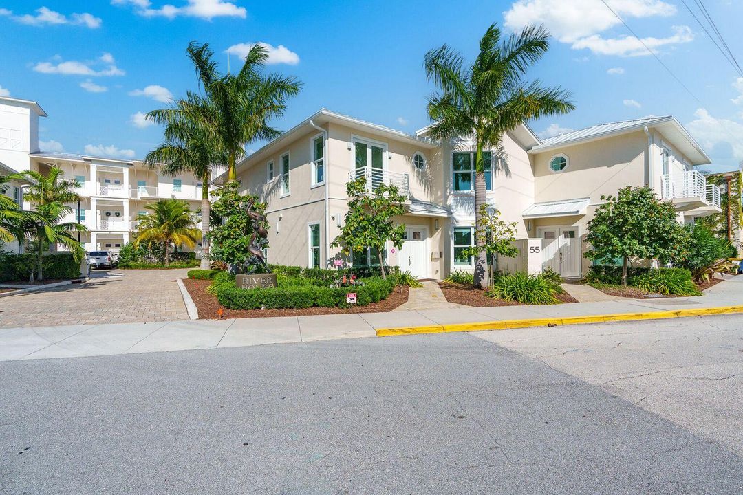 For Rent: $14,750 (3 beds, 3 baths, 2596 Square Feet)