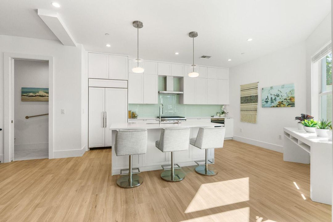 For Rent: $14,750 (3 beds, 3 baths, 2596 Square Feet)