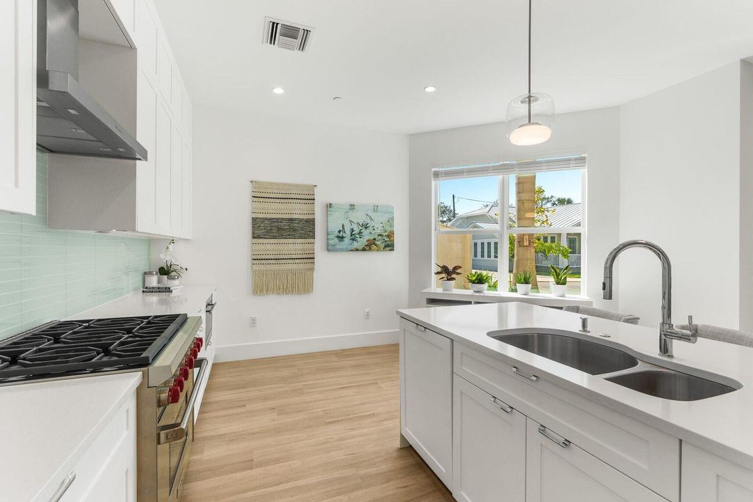 For Rent: $14,750 (3 beds, 3 baths, 2596 Square Feet)