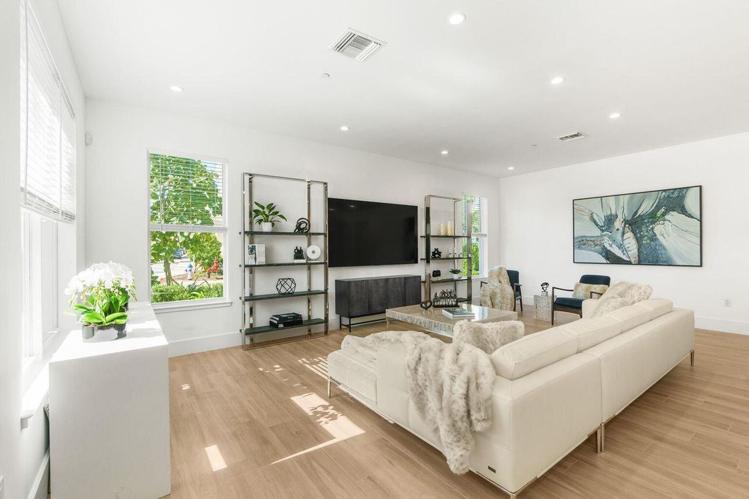 For Rent: $14,750 (3 beds, 3 baths, 2596 Square Feet)