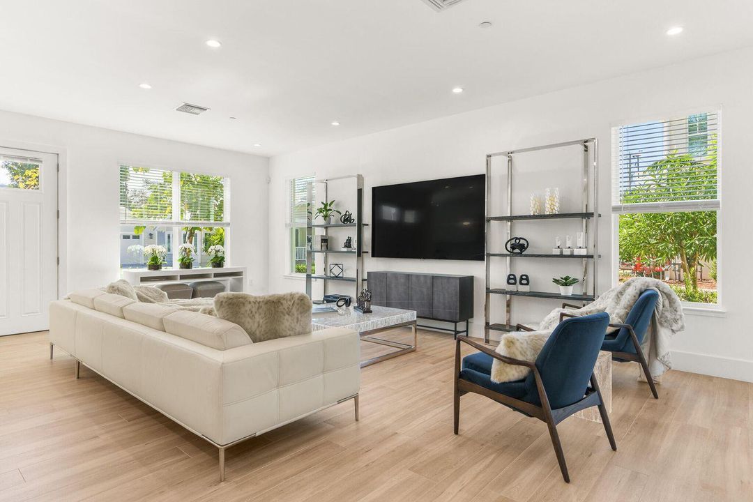 For Rent: $14,750 (3 beds, 3 baths, 2596 Square Feet)