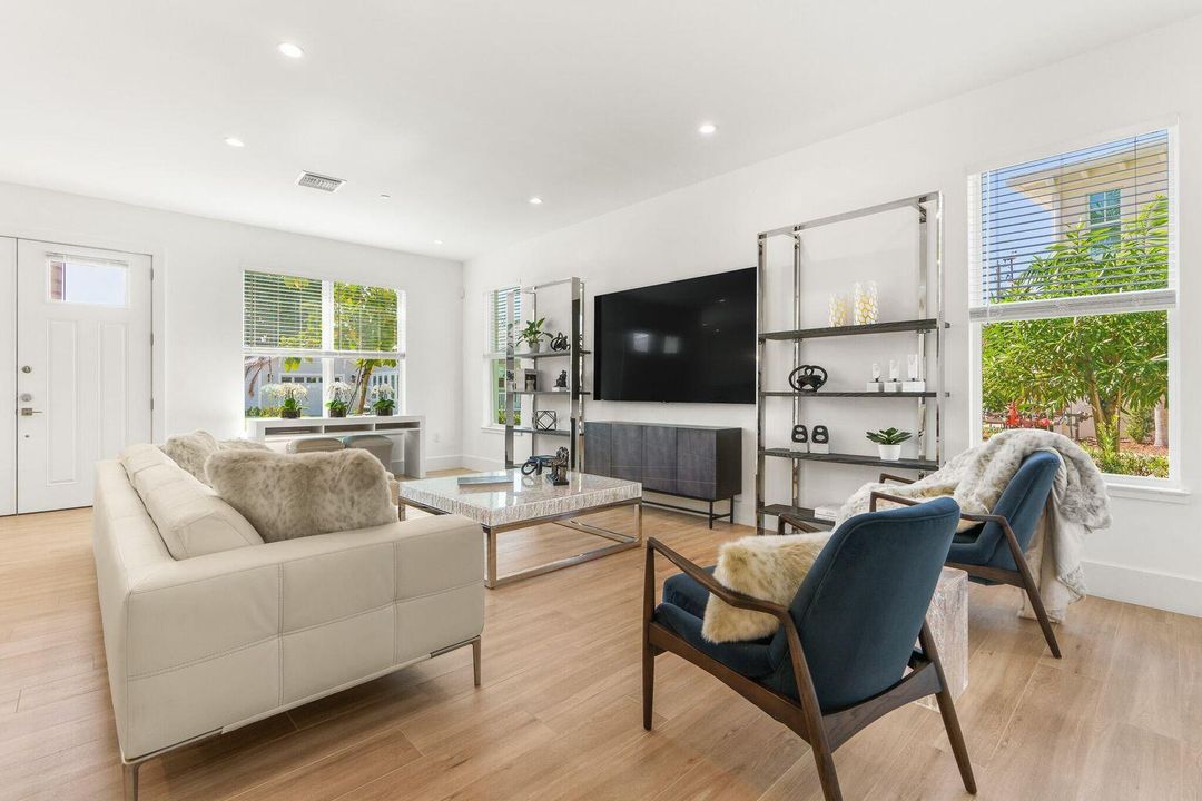 For Rent: $14,750 (3 beds, 3 baths, 2596 Square Feet)