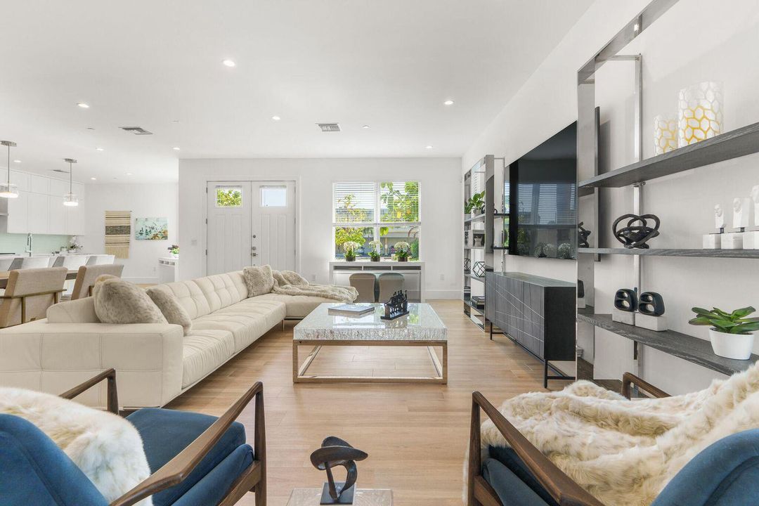 For Rent: $14,750 (3 beds, 3 baths, 2596 Square Feet)