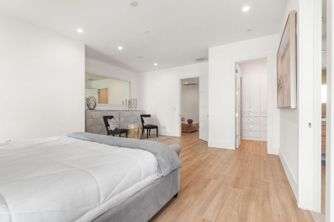 For Rent: $14,750 (3 beds, 3 baths, 2596 Square Feet)