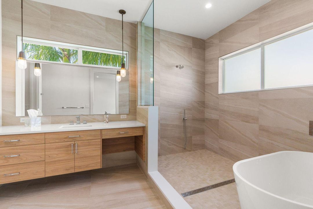 For Rent: $14,750 (3 beds, 3 baths, 2596 Square Feet)