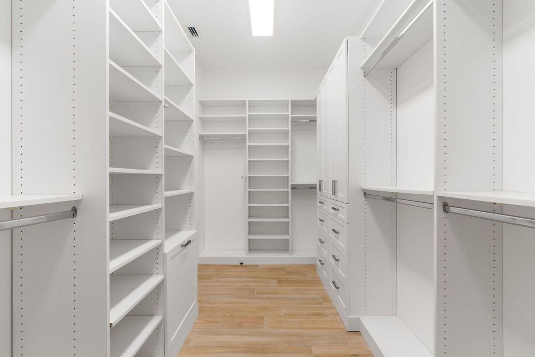 For Rent: $14,750 (3 beds, 3 baths, 2596 Square Feet)