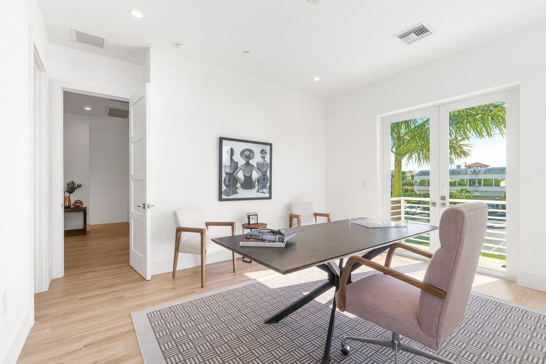 For Rent: $14,750 (3 beds, 3 baths, 2596 Square Feet)