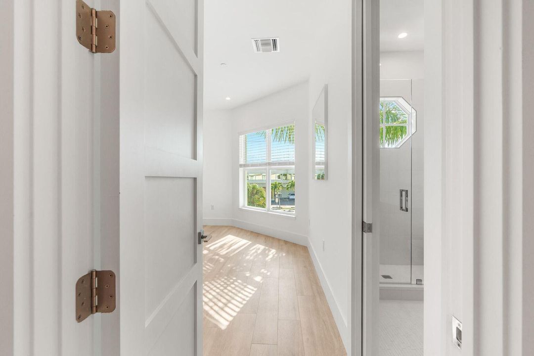 For Rent: $14,750 (3 beds, 3 baths, 2596 Square Feet)