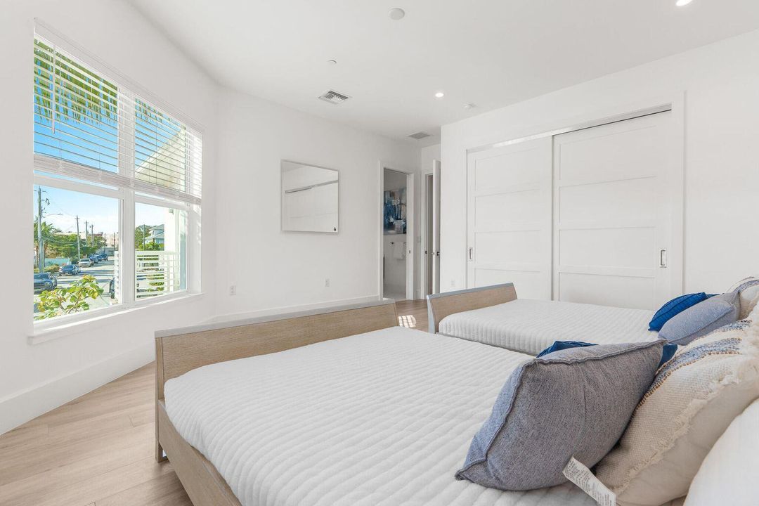 For Rent: $14,750 (3 beds, 3 baths, 2596 Square Feet)