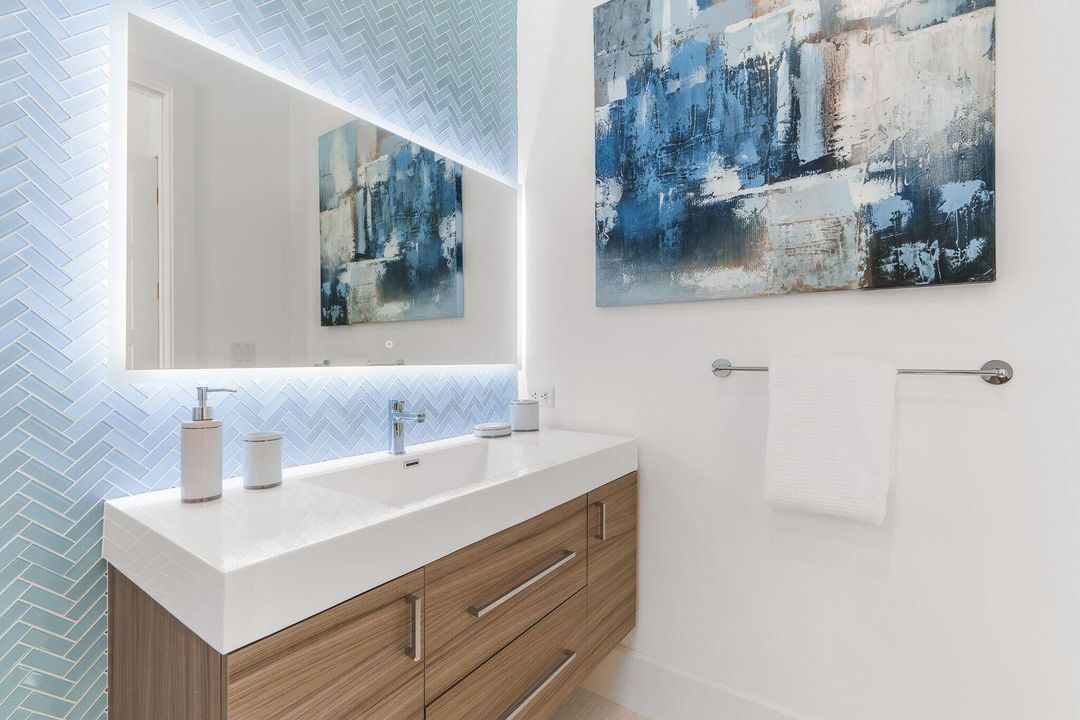 For Rent: $14,750 (3 beds, 3 baths, 2596 Square Feet)