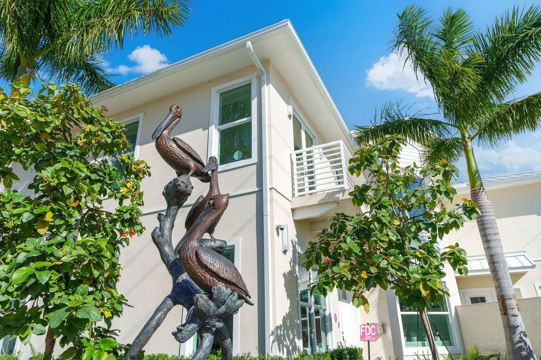 For Rent: $14,750 (3 beds, 3 baths, 2596 Square Feet)