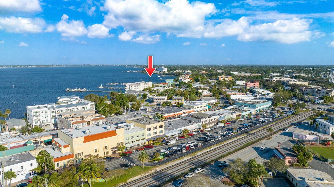 For Rent: $14,750 (3 beds, 3 baths, 2596 Square Feet)