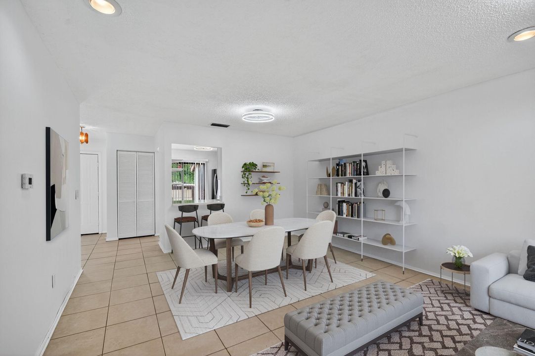 合同活跃: $2,000 (3 贝兹, 2 浴室, 1298 平方英尺)