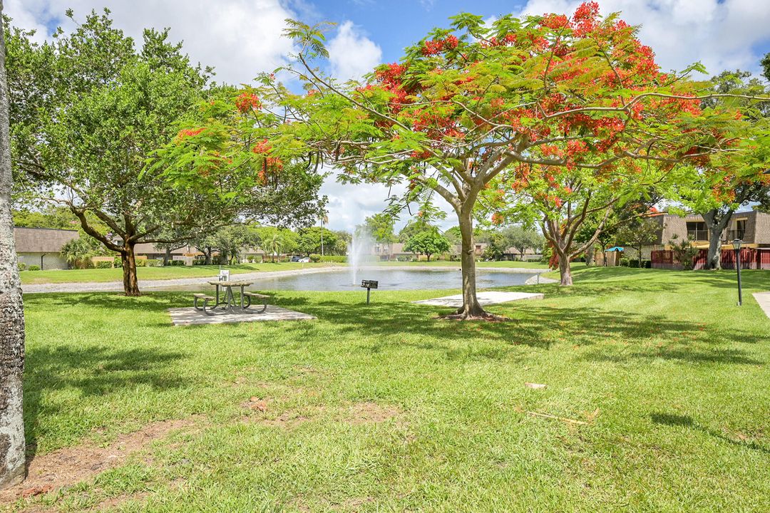 На продажу: $425,000 (2 спален, 2 ванн, 1272 Квадратных фут)