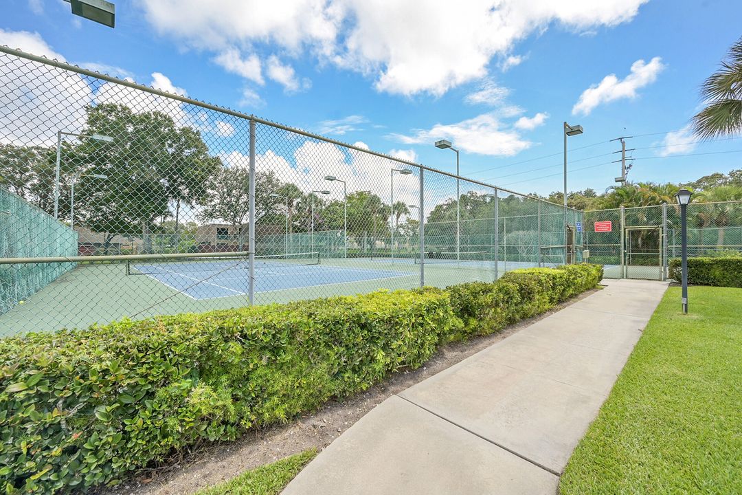 На продажу: $425,000 (2 спален, 2 ванн, 1272 Квадратных фут)