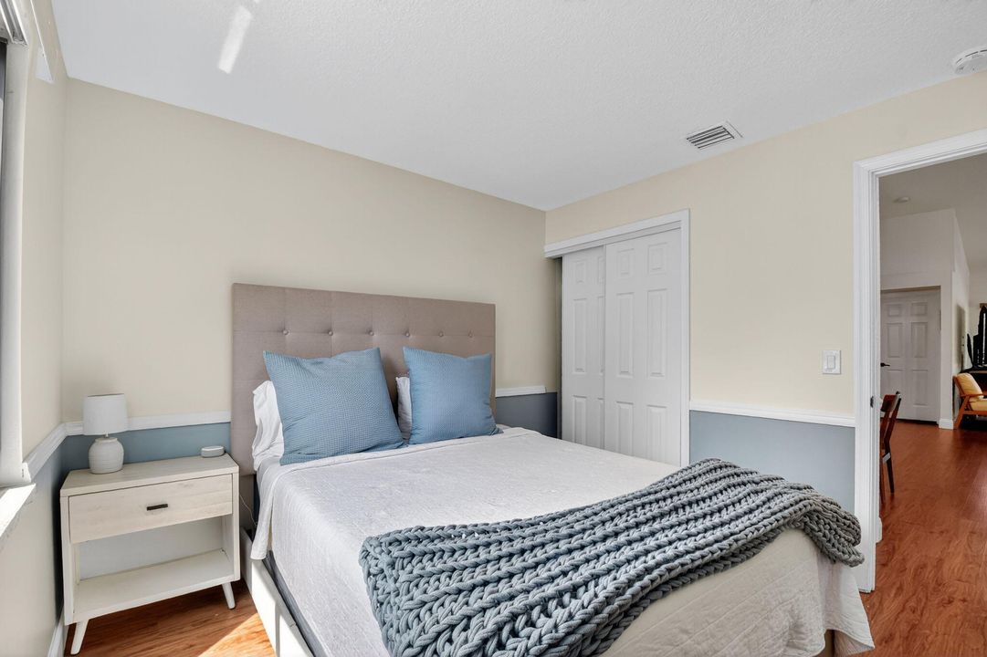 合同活跃: $3,000 (3 贝兹, 2 浴室, 1242 平方英尺)