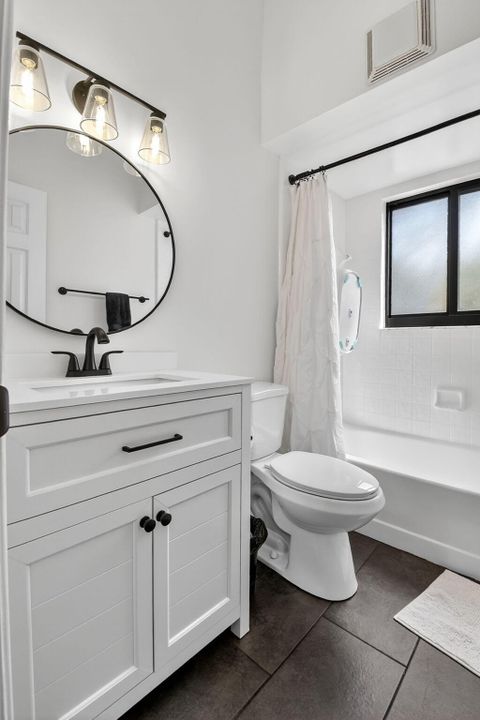 合同活跃: $3,000 (3 贝兹, 2 浴室, 1242 平方英尺)