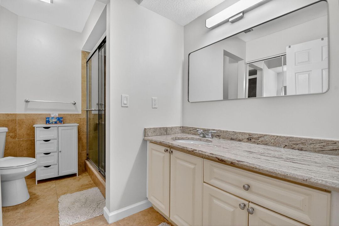 合同活跃: $3,000 (3 贝兹, 2 浴室, 1242 平方英尺)