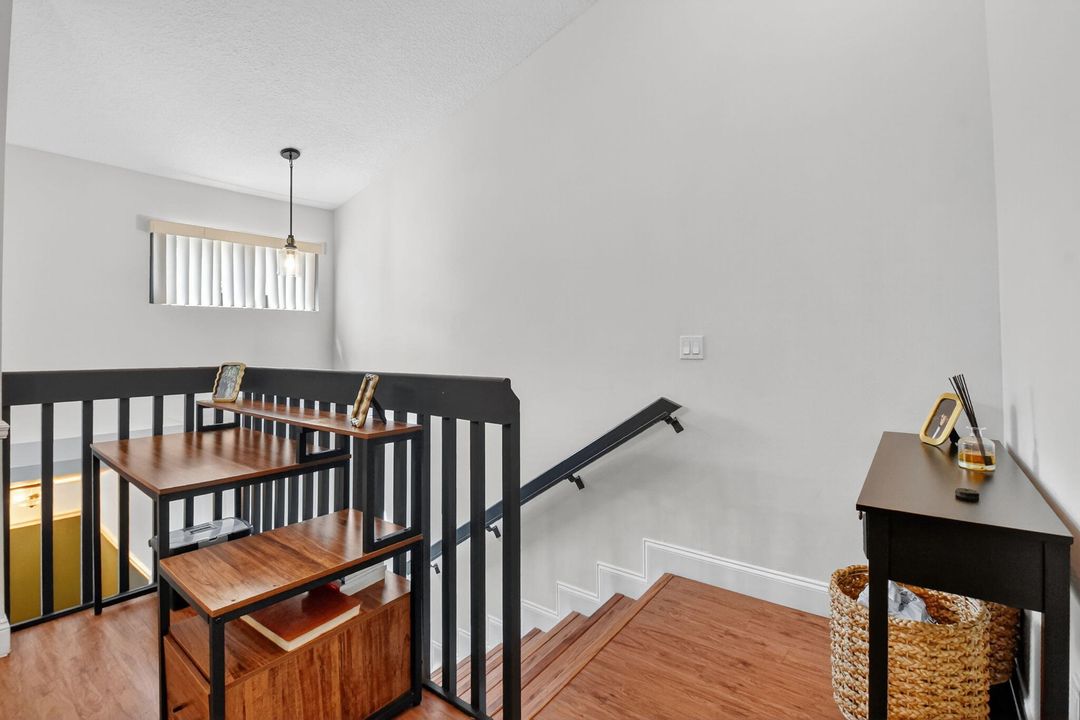 合同活跃: $3,000 (3 贝兹, 2 浴室, 1242 平方英尺)