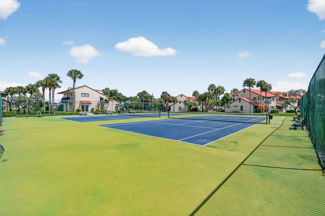 合同活跃: $3,000 (3 贝兹, 2 浴室, 1242 平方英尺)