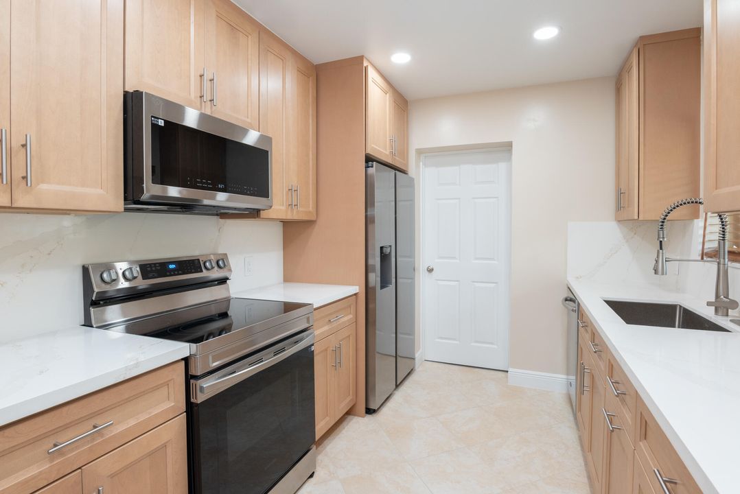 合同活跃: $4,500 (3 贝兹, 2 浴室, 1538 平方英尺)