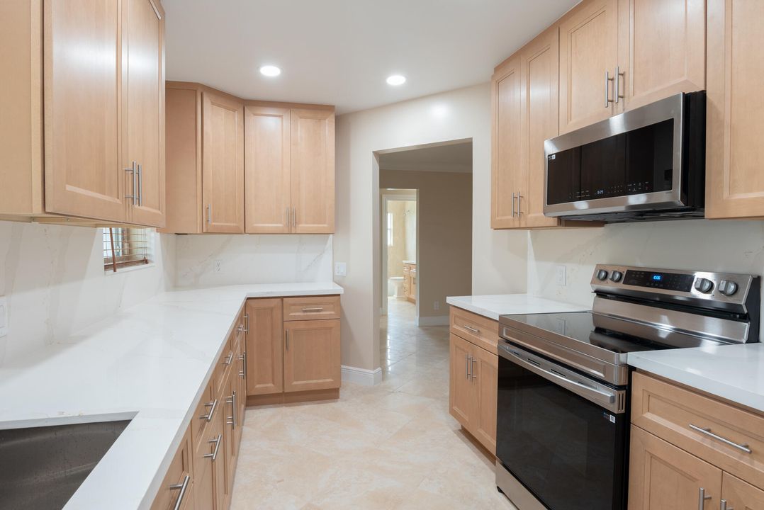 合同活跃: $4,500 (3 贝兹, 2 浴室, 1538 平方英尺)