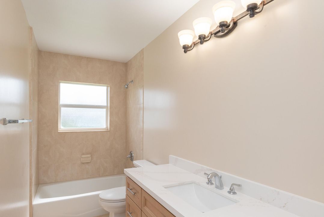 合同活跃: $4,500 (3 贝兹, 2 浴室, 1538 平方英尺)