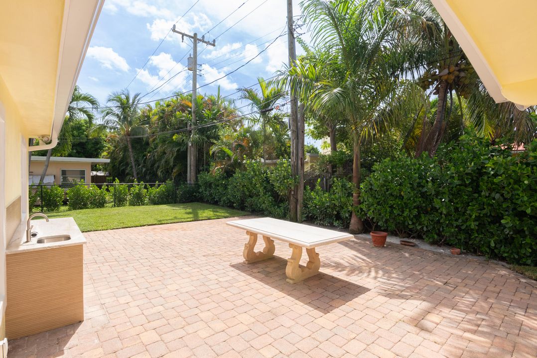 合同活跃: $4,500 (3 贝兹, 2 浴室, 1538 平方英尺)