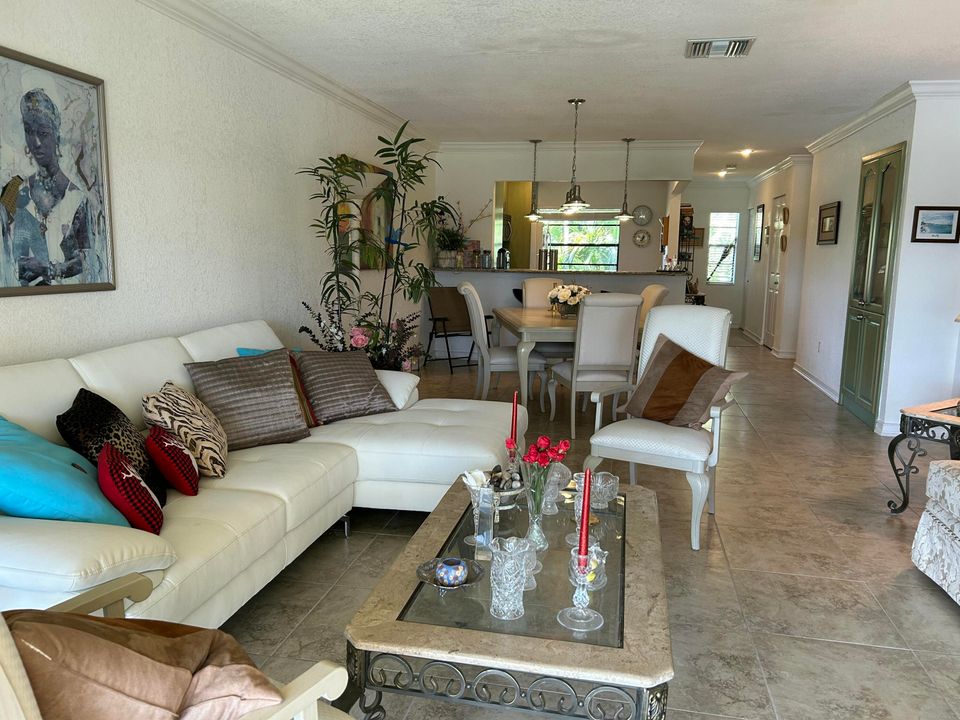 Active With Contract: $210,000 (2 beds, 2 baths, 1266 Square Feet)