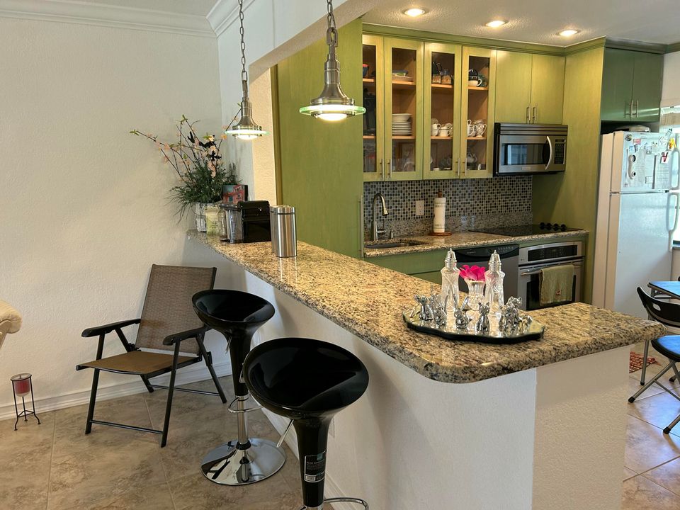 Active With Contract: $210,000 (2 beds, 2 baths, 1266 Square Feet)