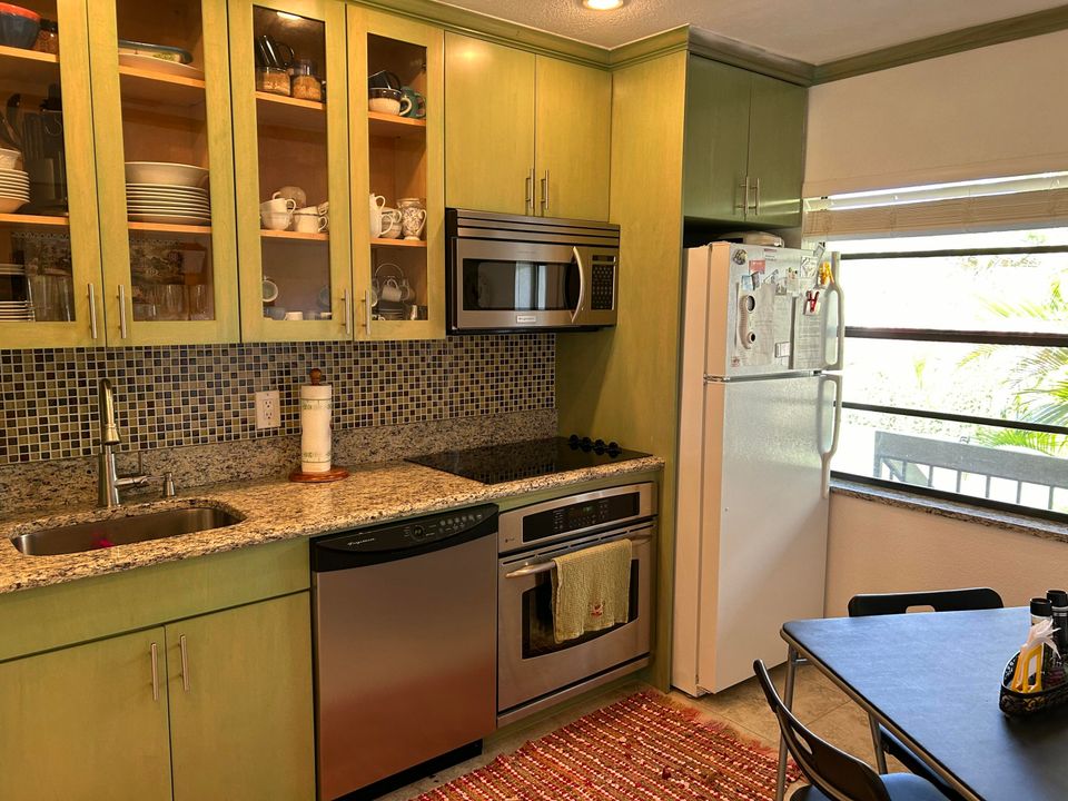 Active With Contract: $210,000 (2 beds, 2 baths, 1266 Square Feet)