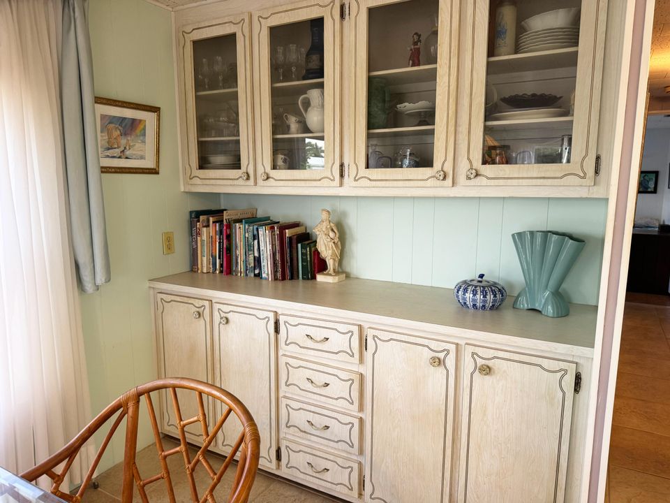 На продажу: $625,000 (2 спален, 1 ванн, 1100 Квадратных фут)