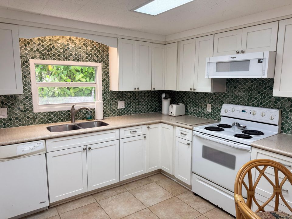 На продажу: $625,000 (2 спален, 1 ванн, 1100 Квадратных фут)