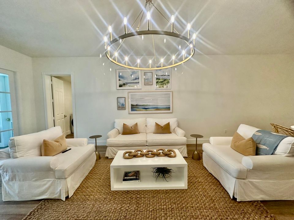 Recently Rented: $4,500 (2 beds, 2 baths, 1989 Square Feet)