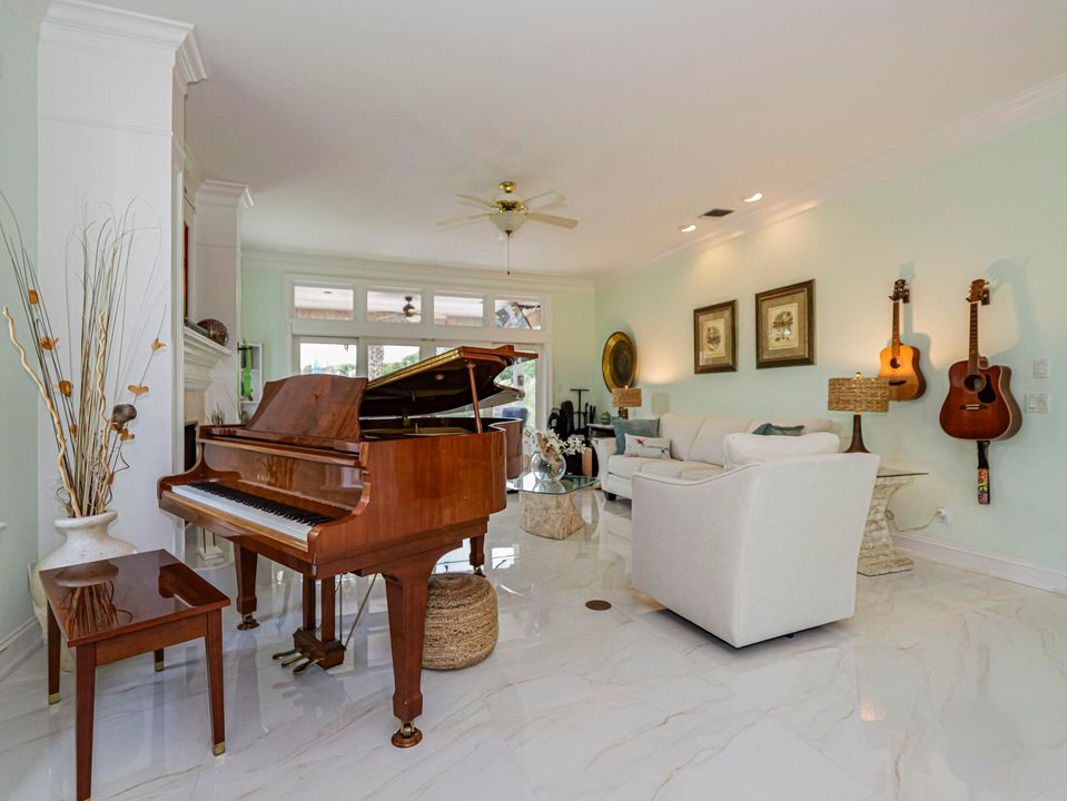 For Sale: $1,685,000 (4 beds, 3 baths, 3728 Square Feet)