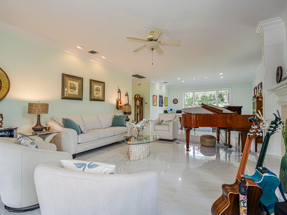 For Sale: $1,685,000 (4 beds, 3 baths, 3728 Square Feet)