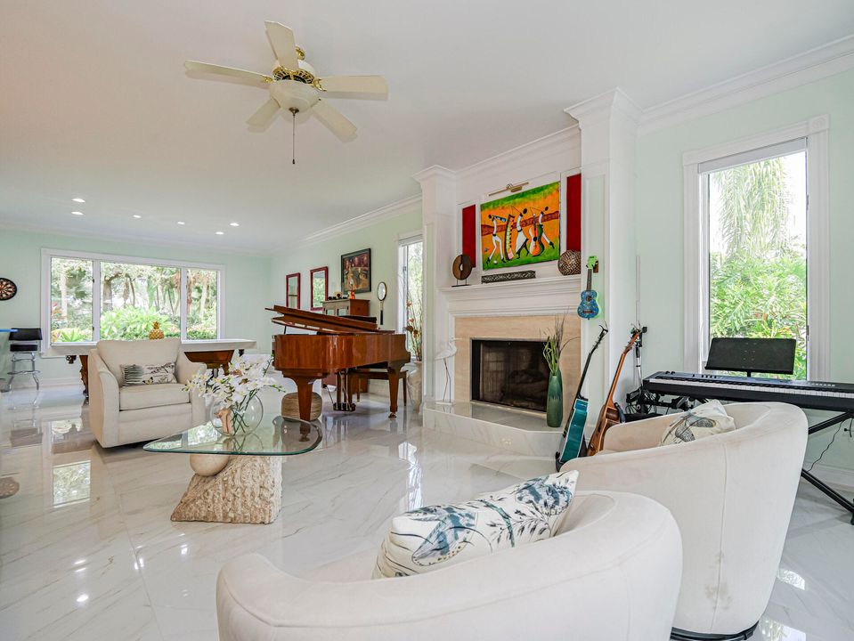 For Sale: $1,685,000 (4 beds, 3 baths, 3728 Square Feet)