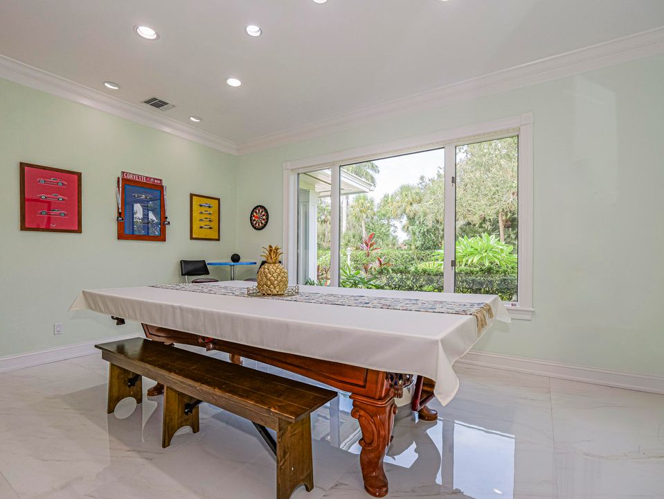 For Sale: $1,685,000 (4 beds, 3 baths, 3728 Square Feet)