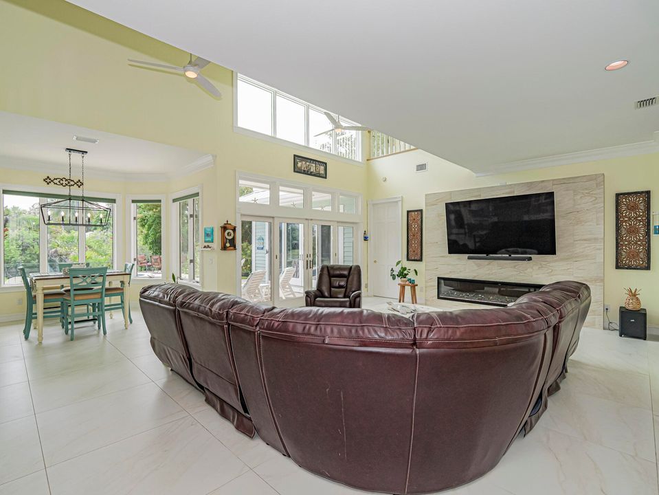 For Sale: $1,685,000 (4 beds, 3 baths, 3728 Square Feet)