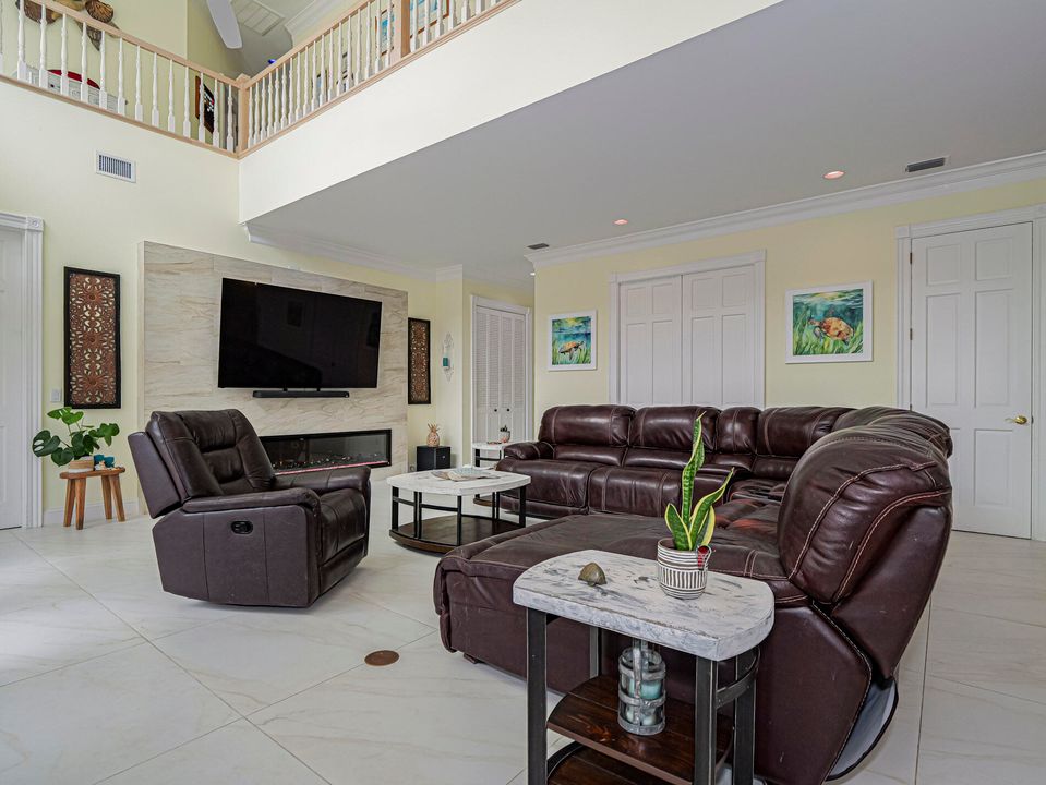 For Sale: $1,685,000 (4 beds, 3 baths, 3728 Square Feet)