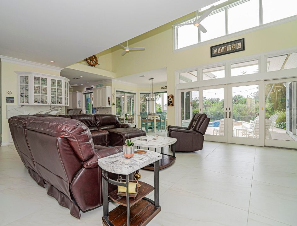 For Sale: $1,685,000 (4 beds, 3 baths, 3728 Square Feet)