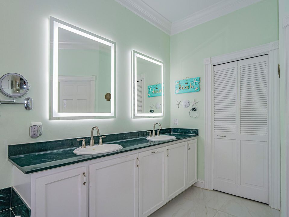 For Sale: $1,685,000 (4 beds, 3 baths, 3728 Square Feet)