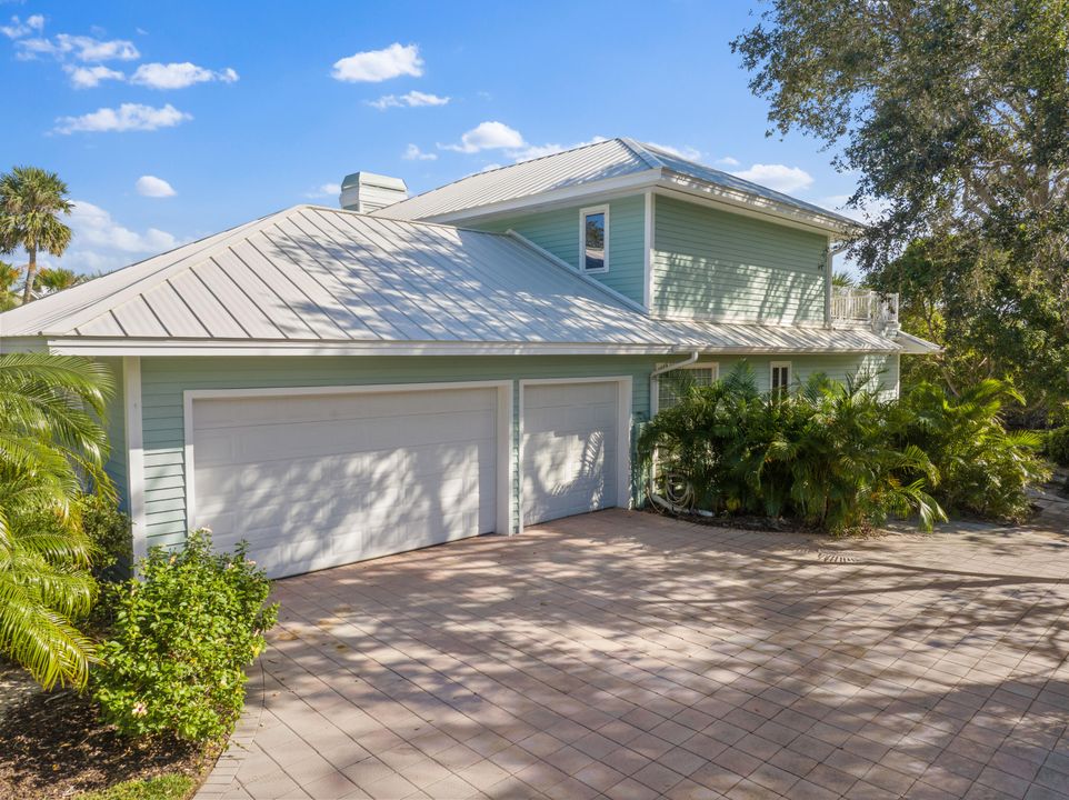 For Sale: $1,685,000 (4 beds, 3 baths, 3728 Square Feet)