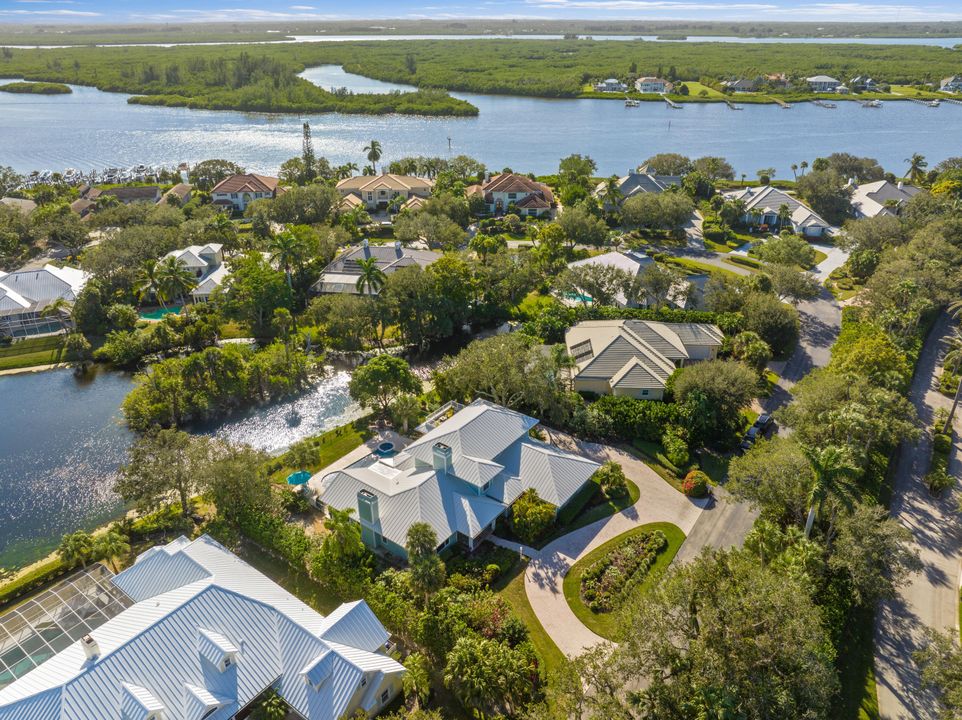 For Sale: $1,685,000 (4 beds, 3 baths, 3728 Square Feet)