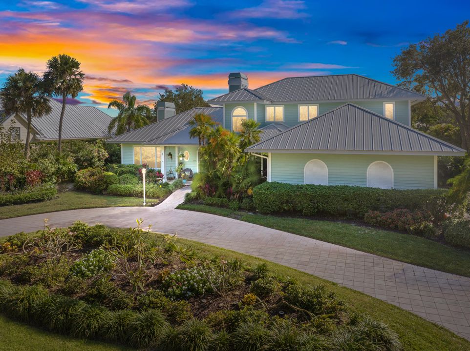 For Sale: $1,685,000 (4 beds, 3 baths, 3728 Square Feet)