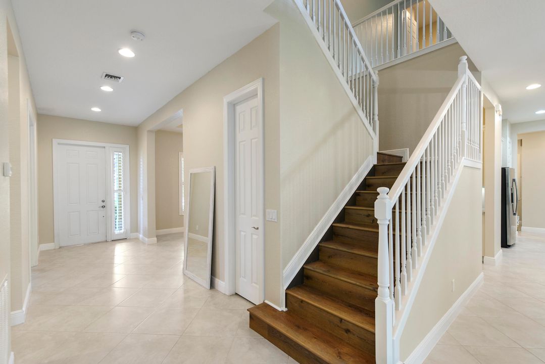 En Venta: $889,000 (4 camas, 4 baños, 3911 Pies cuadrados)