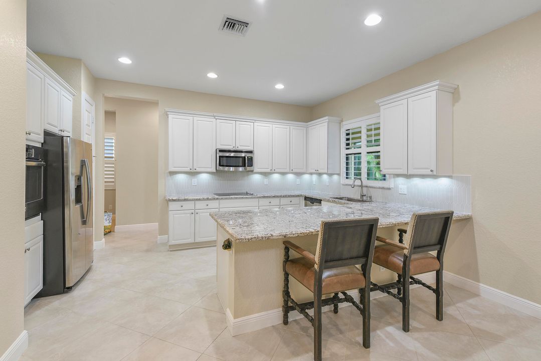 En Venta: $889,000 (4 camas, 4 baños, 3911 Pies cuadrados)