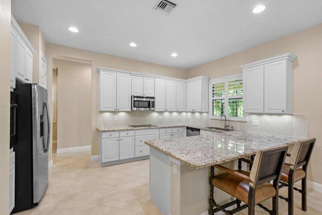 En Venta: $889,000 (4 camas, 4 baños, 3911 Pies cuadrados)